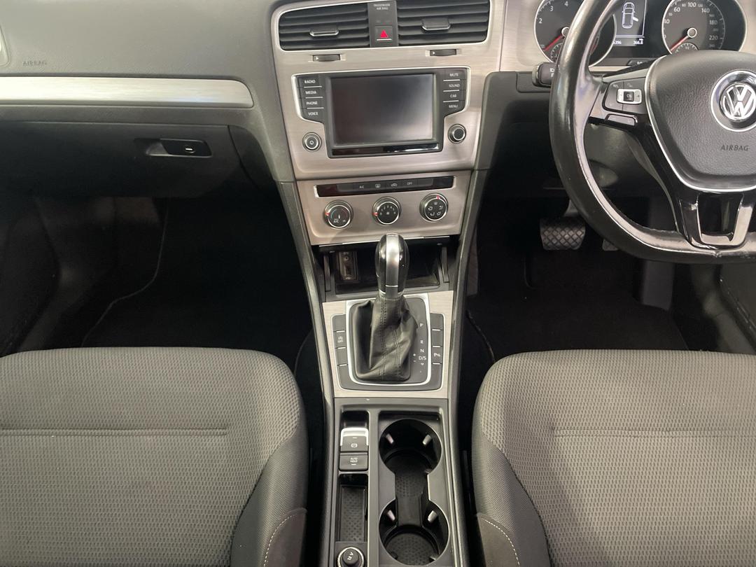 Photo '18' of Volkswagen Golf