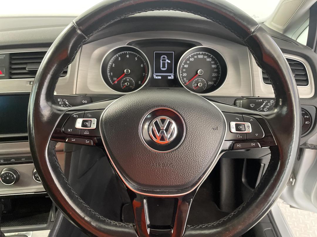 Photo '28' of Volkswagen Golf