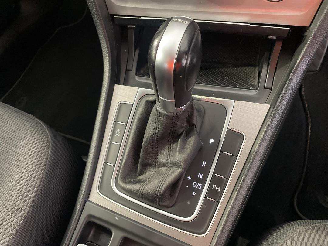 Photo '32' of Volkswagen Golf