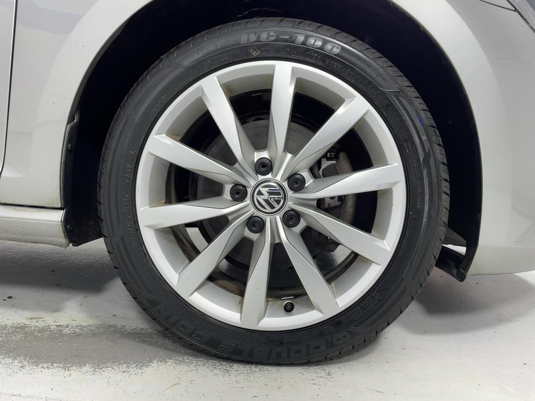 Photo '9' of Volkswagen Golf