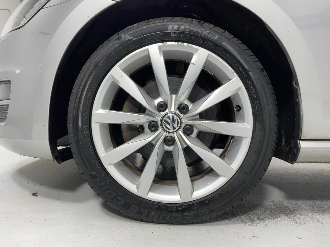 Photo '10' of Volkswagen Golf