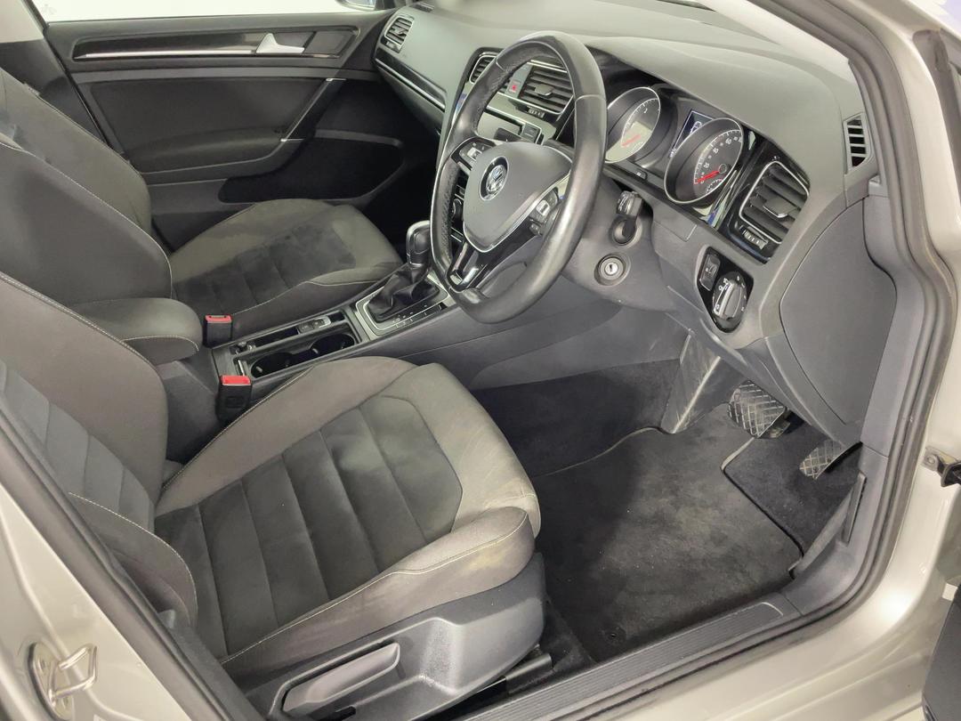 Photo '16' of Volkswagen Golf