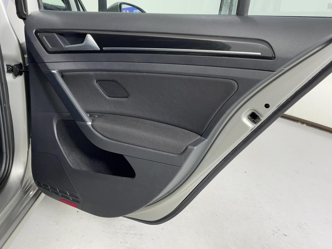 Photo '19' of Volkswagen Golf
