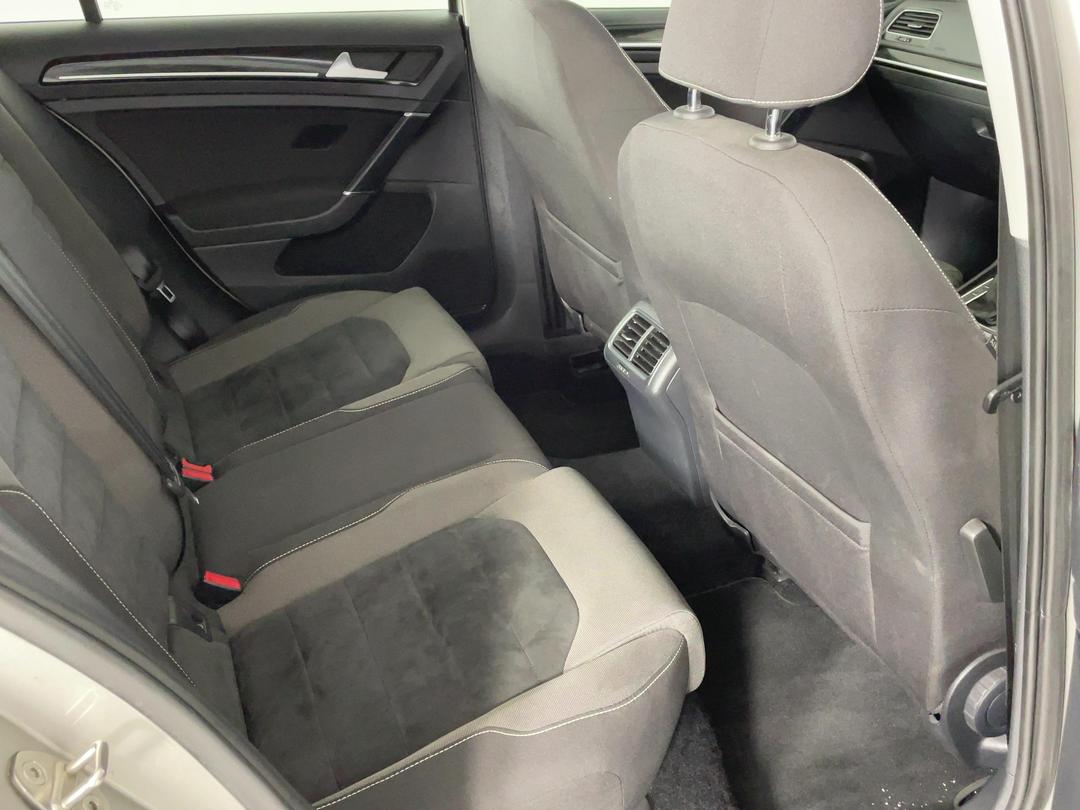 Photo '20' of Volkswagen Golf
