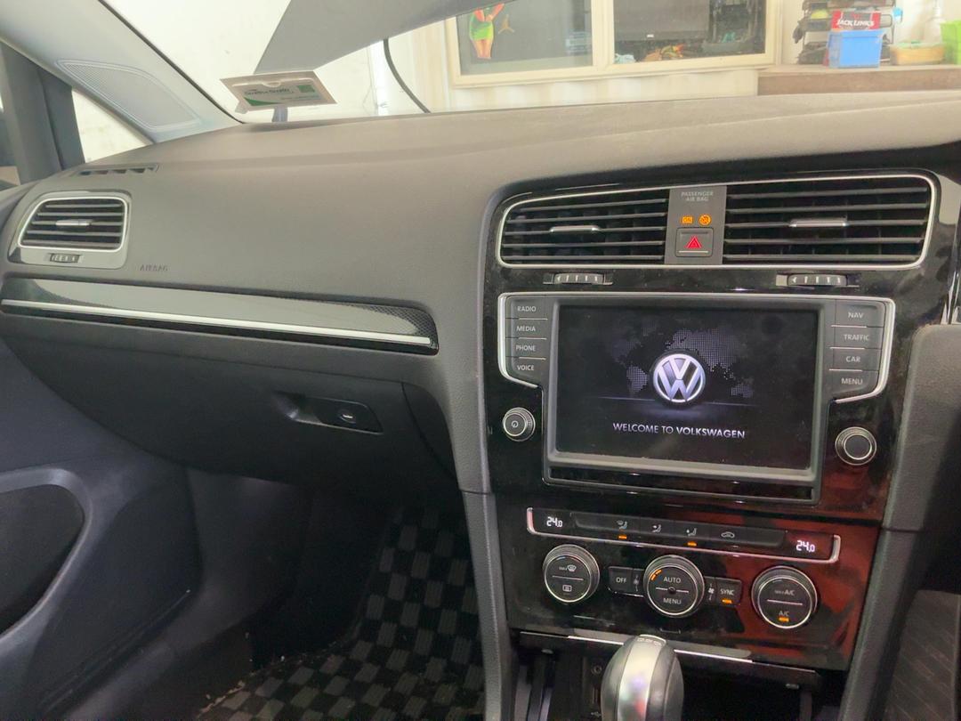 Photo '15' of Volkswagen Golf TSI Highline (DSG) Photo '15' of Volkswagen Golf TSI Highline (DSG)