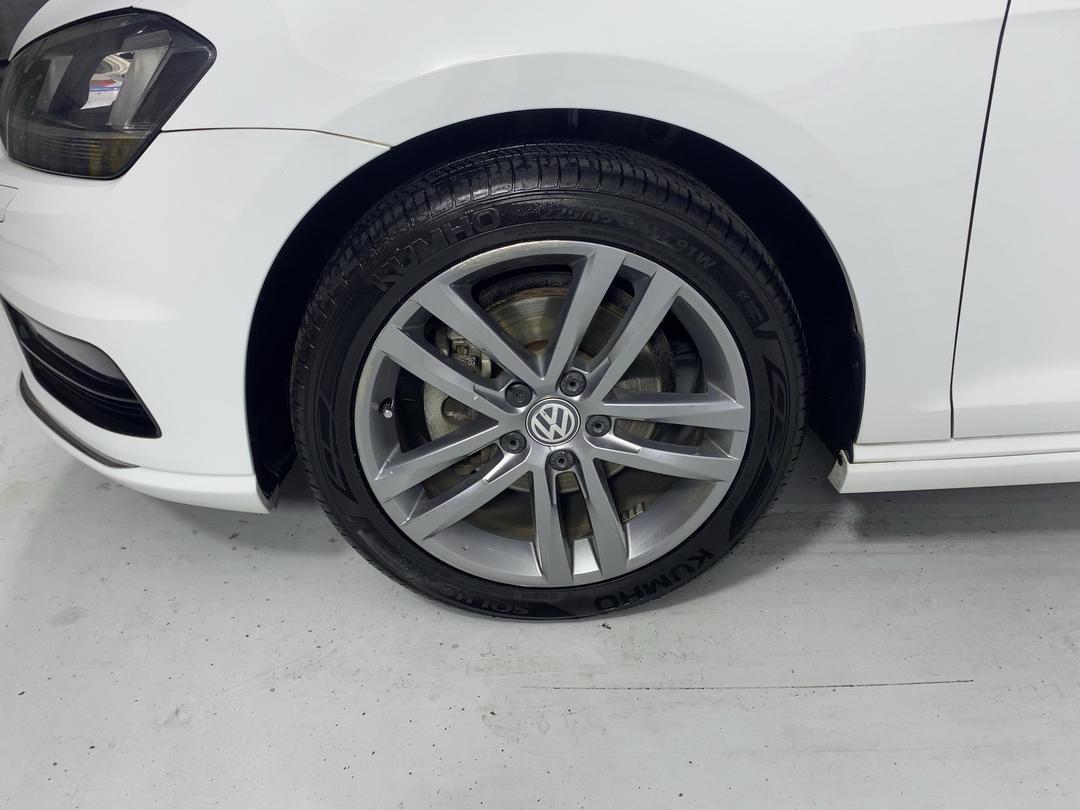 Photo '10' of Volkswagen Golf