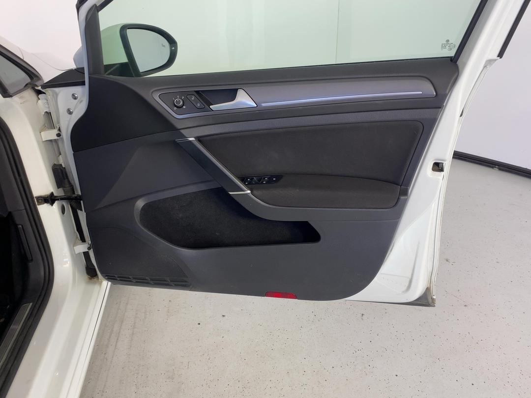 Photo '15' of Volkswagen Golf