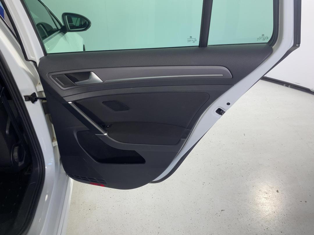 Photo '19' of Volkswagen Golf