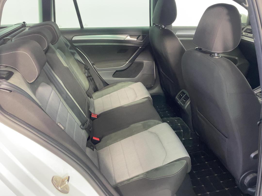 Photo '20' of Volkswagen Golf