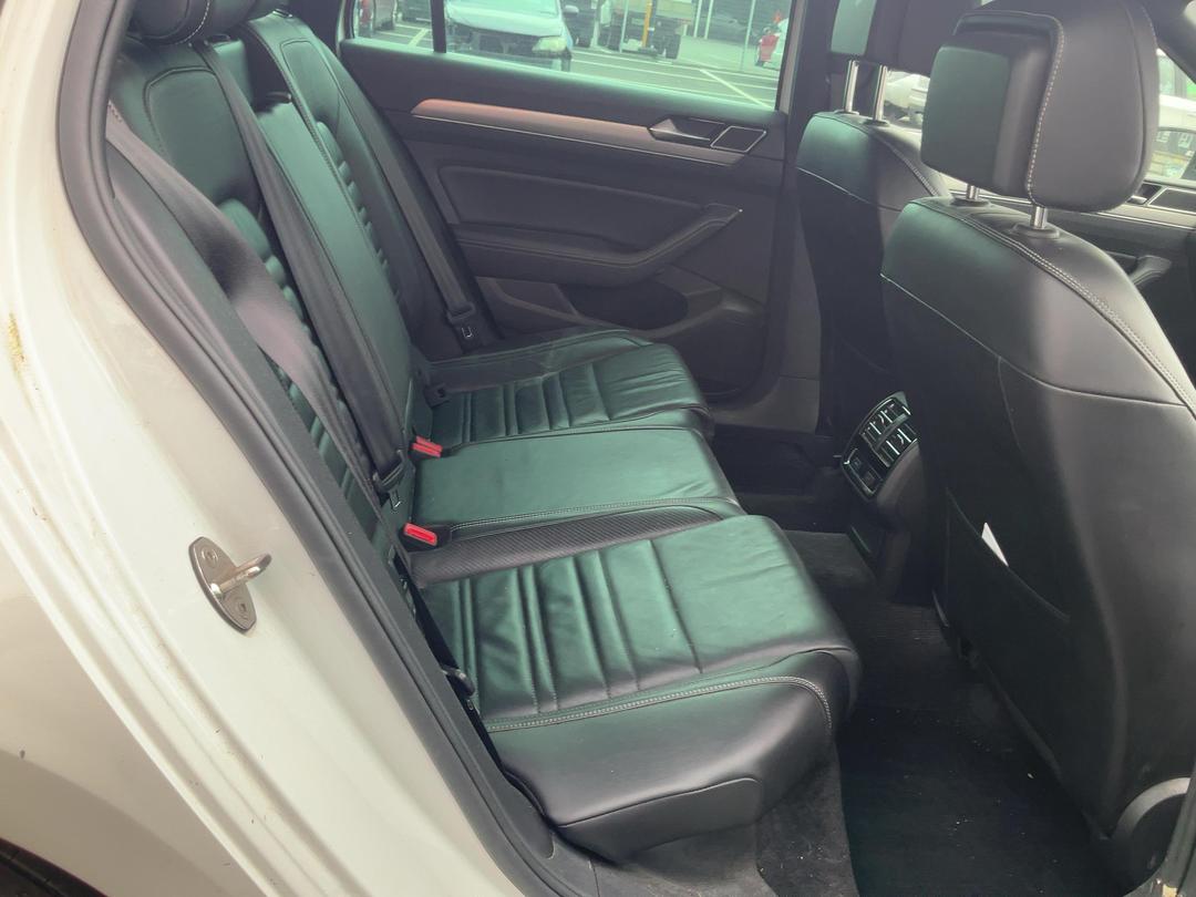 Photo '15' of Volkswagen Passat TDI 176KW 4M RL Photo '15' of Volkswagen Passat TDI 176KW 4M RL