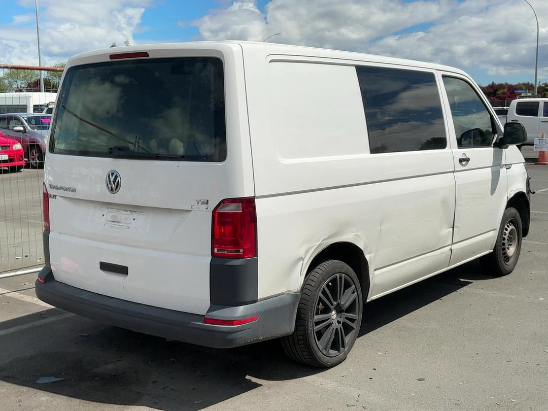 Photo '4' of Volkswagen T6 Transporter SWB Photo '4' of Volkswagen T6 Transporter SWB