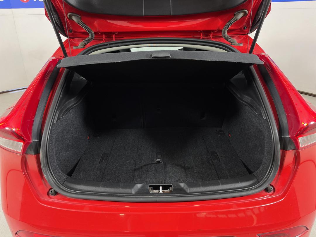 Photo '14' of Volvo V40