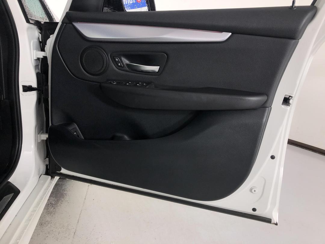 Photo '15' of BMW 2 Series