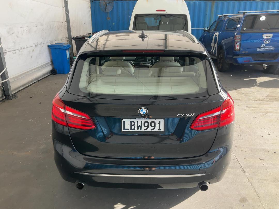 Photo '11' of BMW 2 Series 220I