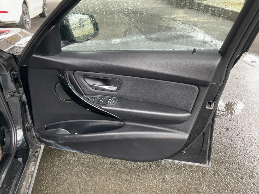 Photo '13' of BMW 3 Series 318I Photo '13' of BMW 3 Series 318I