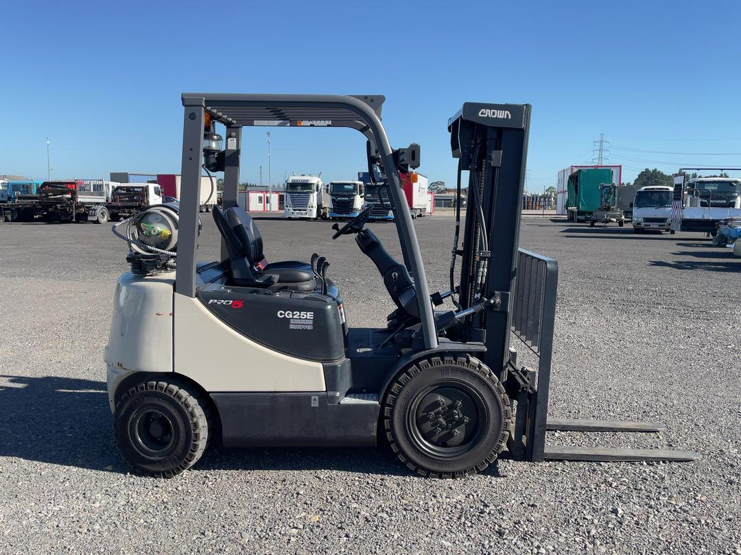 Photo '3' of CROWN CG25e-5 Forklift