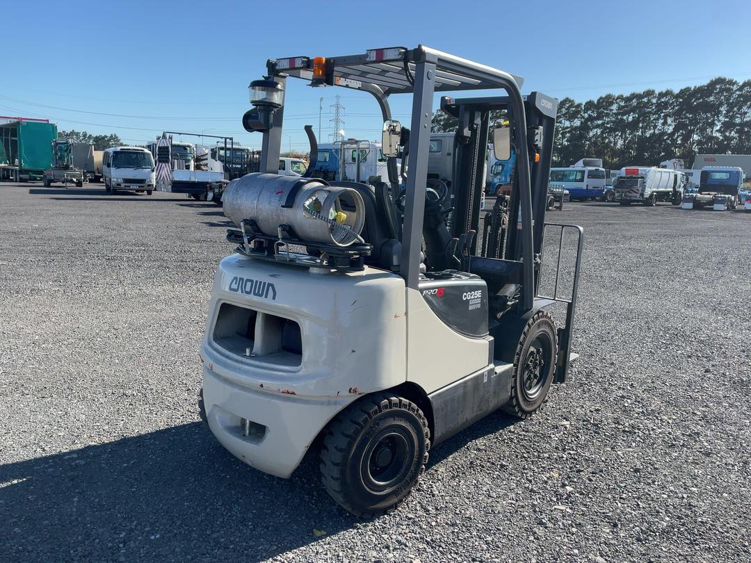 Photo '4' of CROWN CG25e-5 Forklift