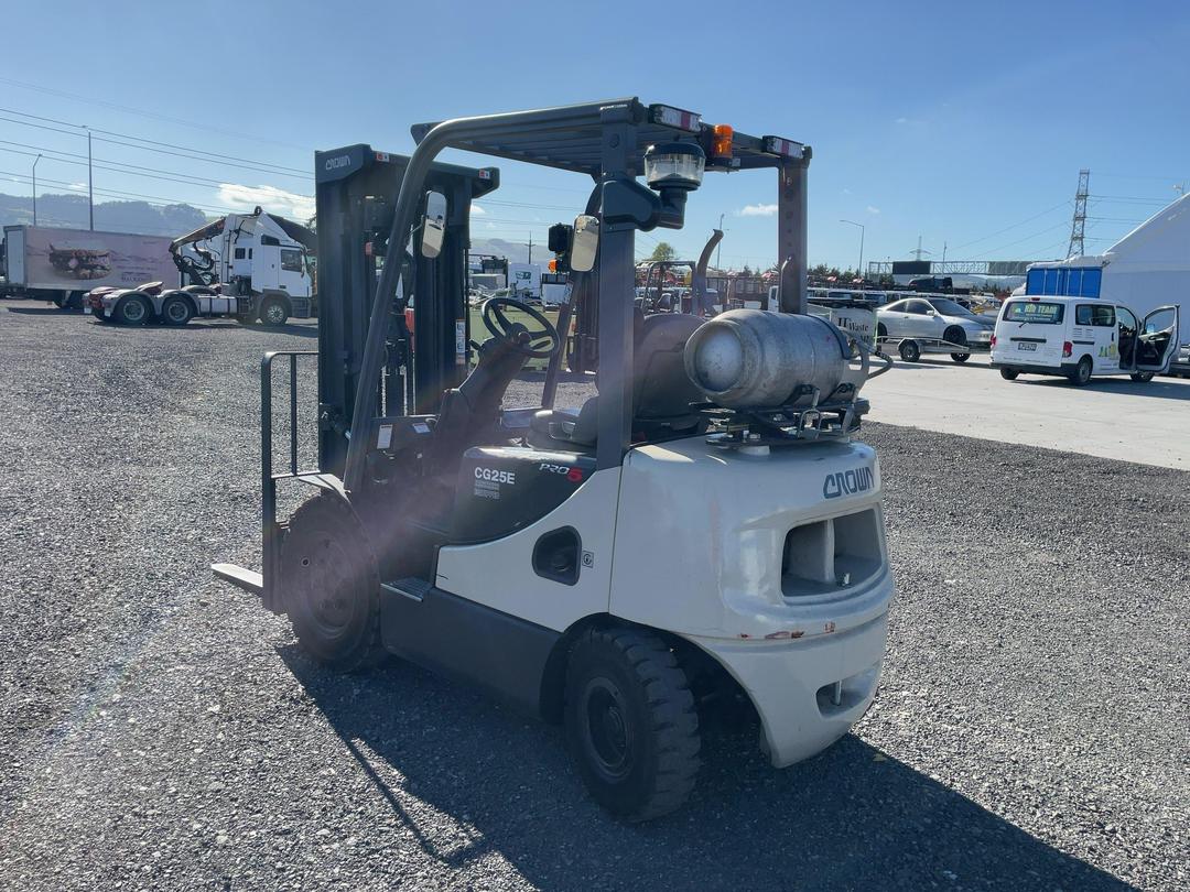 Photo '6' of CROWN CG25e-5 Forklift