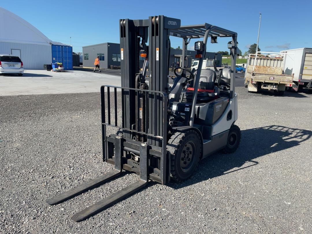 Photo '9' of CROWN CG25e-5 Forklift