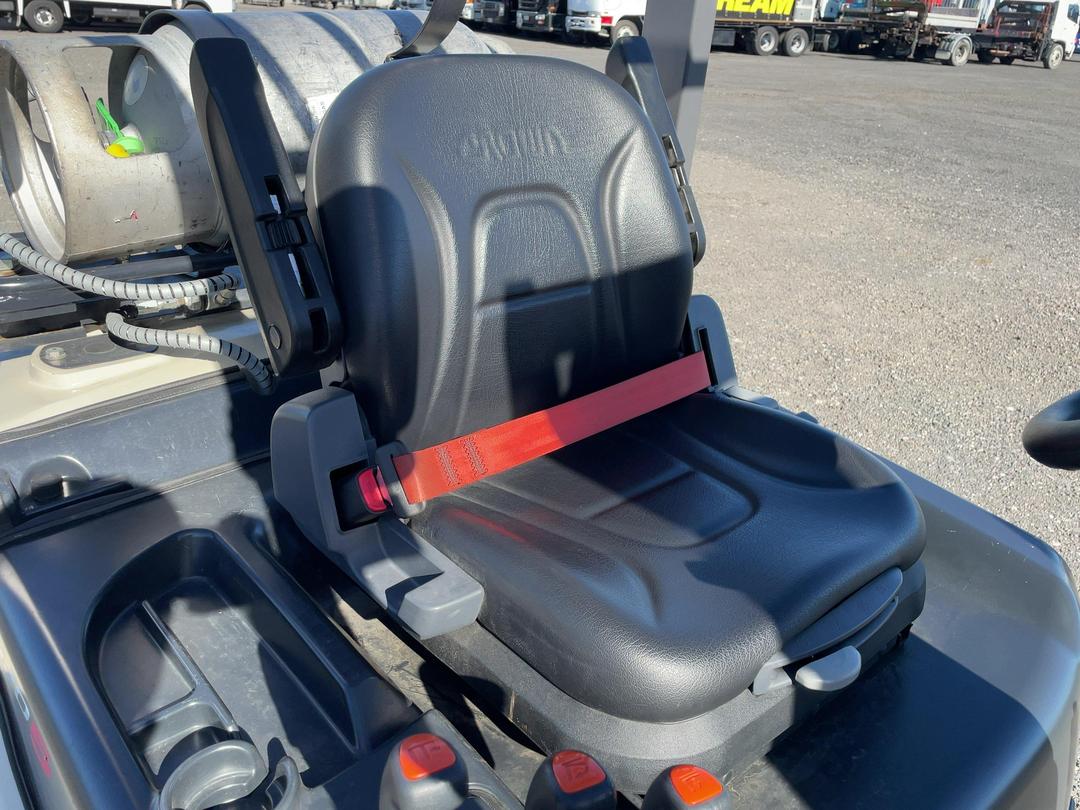 Photo '16' of CROWN CG25e-5 Forklift