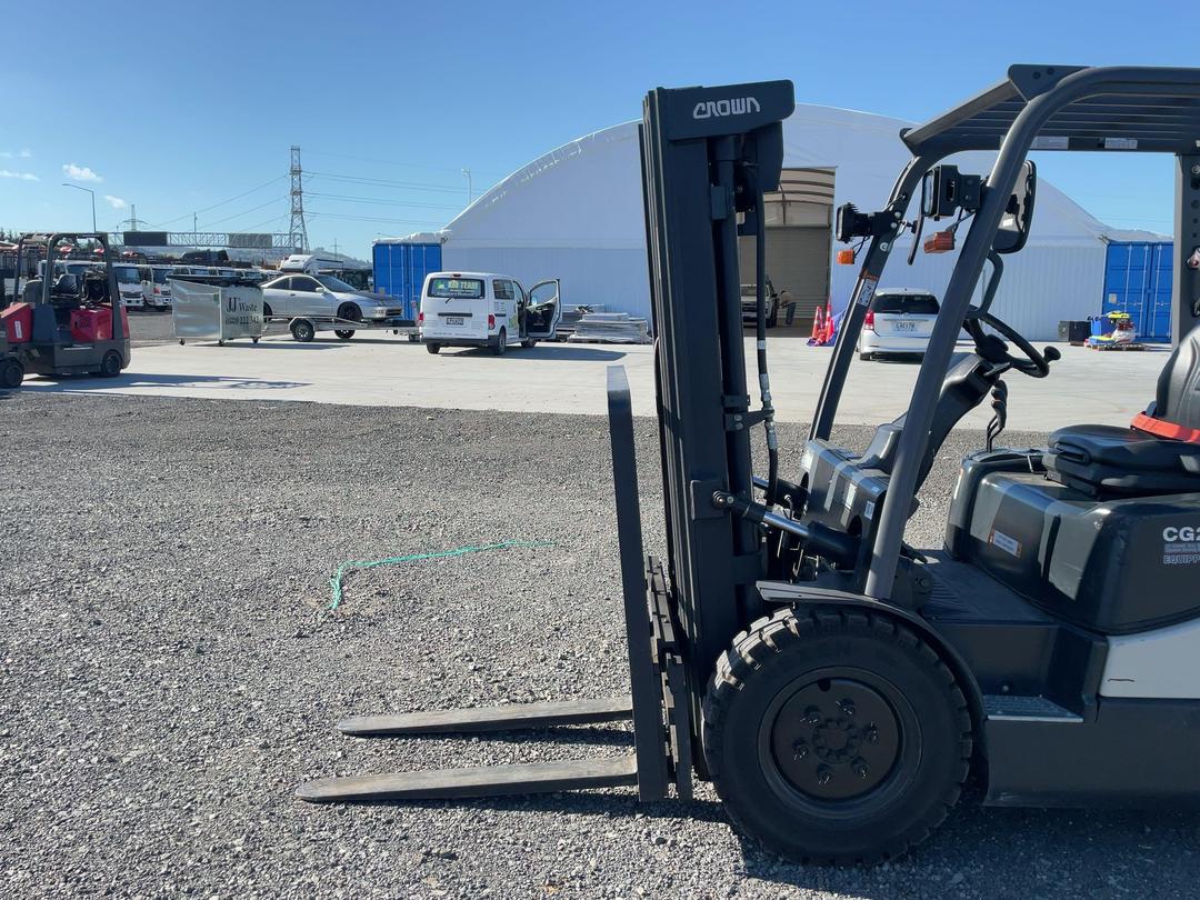 Photo '18' of CROWN CG25e-5 Forklift