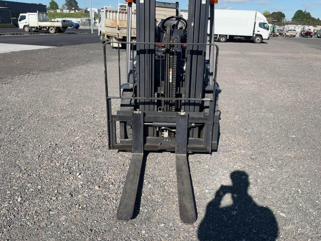 Photo '19' of CROWN CG25e-5 Forklift