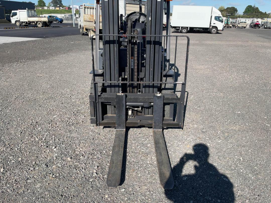 Photo '20' of CROWN CG25e-5 Forklift
