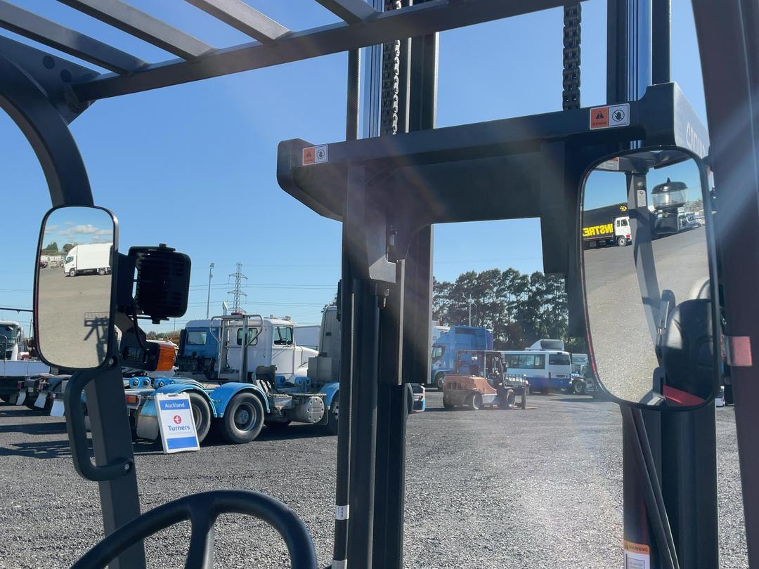 Photo '23' of CROWN CG25e-5 Forklift
