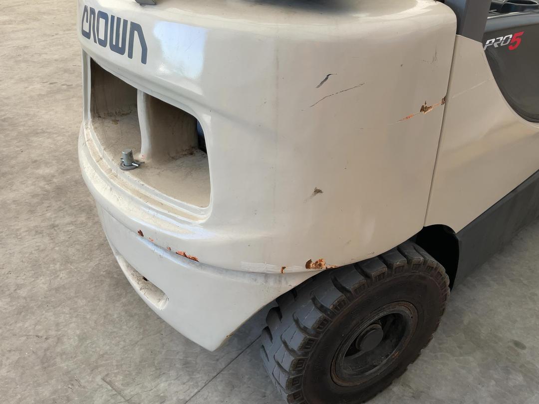 Photo '40' of CROWN CG25e-5 Forklift