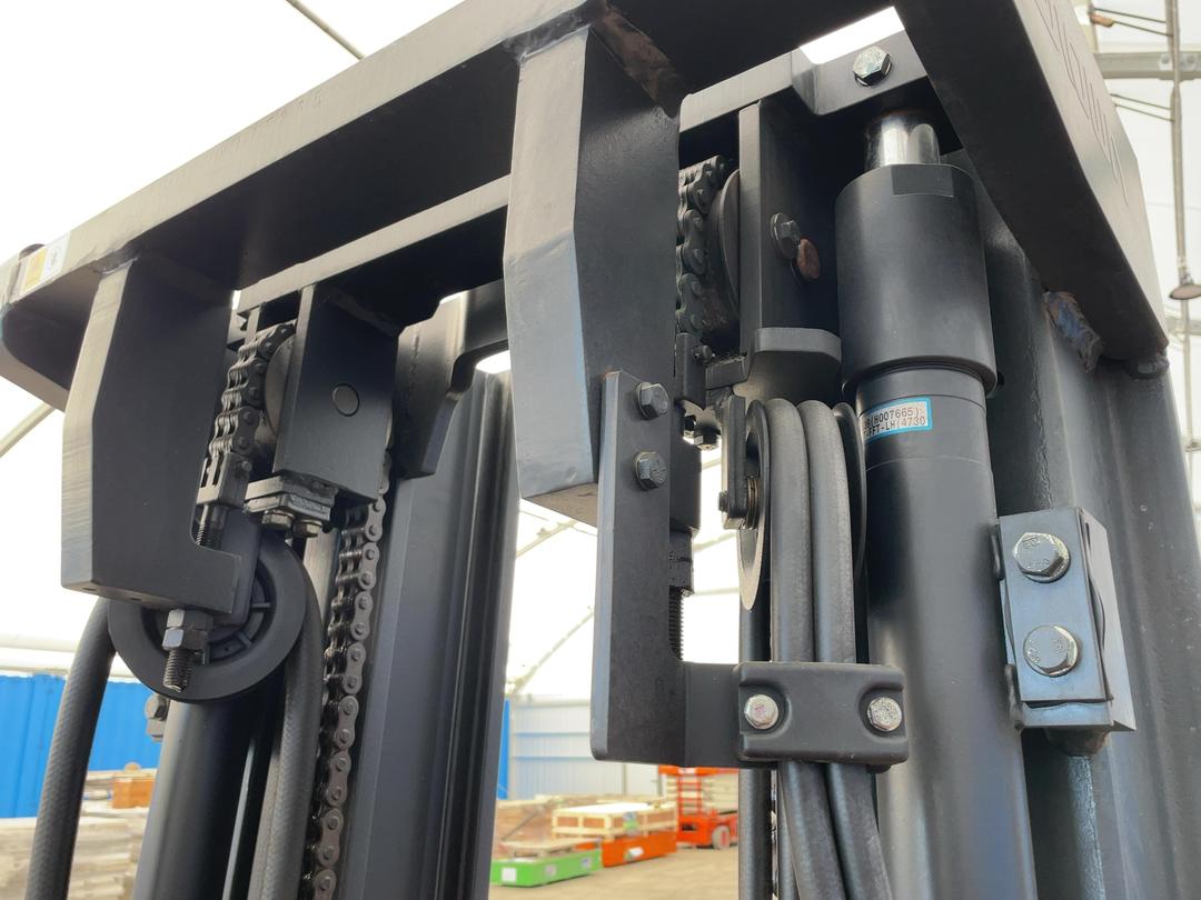 Photo '36' of CROWN CG25e-5 Forklift