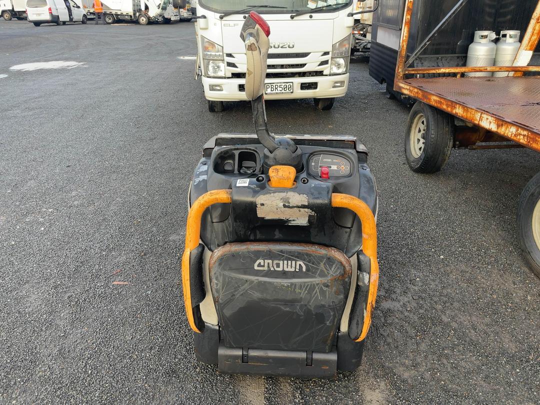 Photo '4' of Crown W3020 Forklift