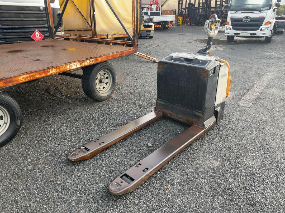 Photo '7' of Crown W3020 Forklift