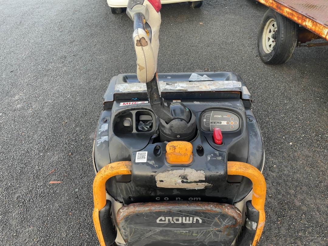 Photo '9' of Crown W3020 Forklift