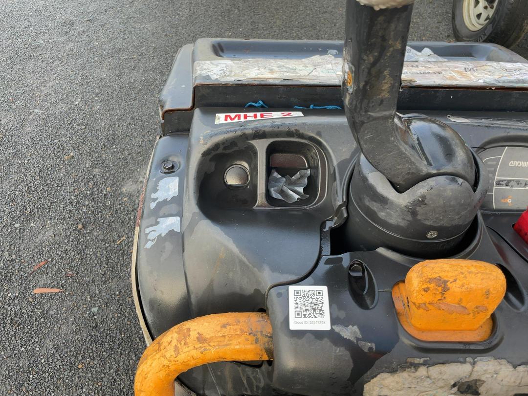 Photo '11' of Crown W3020 Forklift