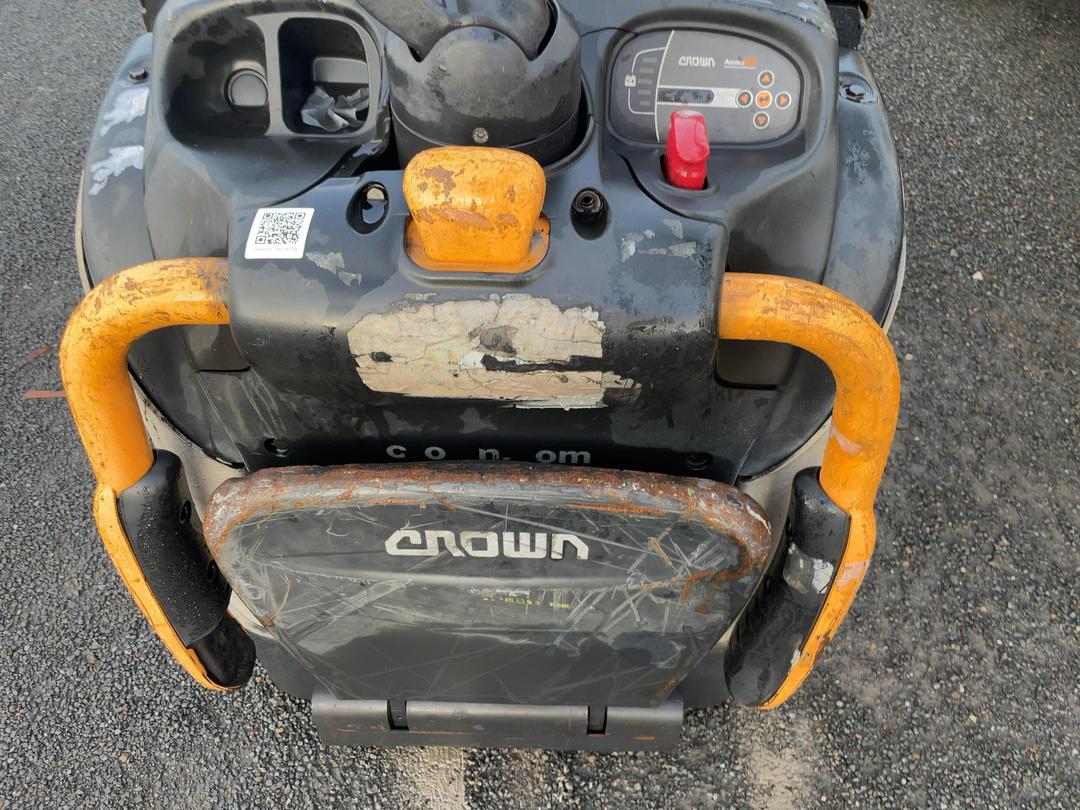 Photo '12' of Crown W3020 Forklift