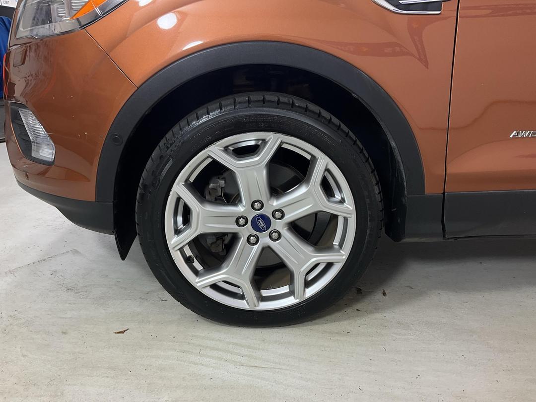 Photo '10' of Ford Escape