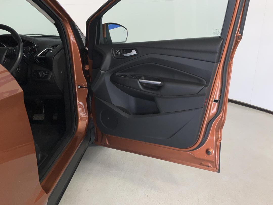 Photo '15' of Ford Escape