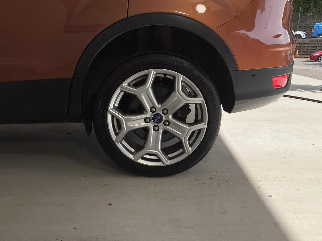 Photo '11' of Ford Escape