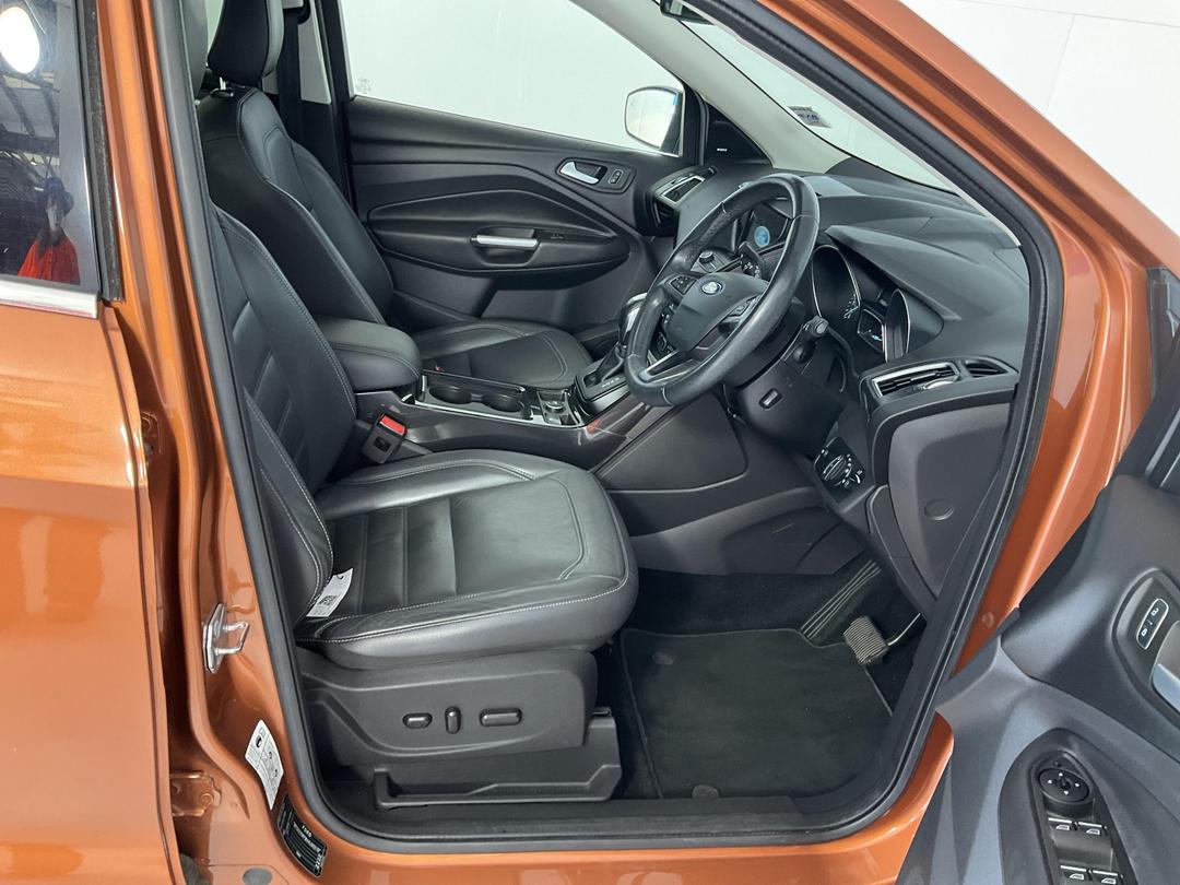 Photo '16' of Ford Escape