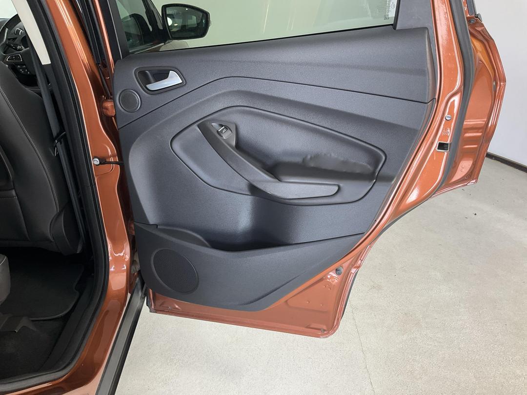 Photo '19' of Ford Escape