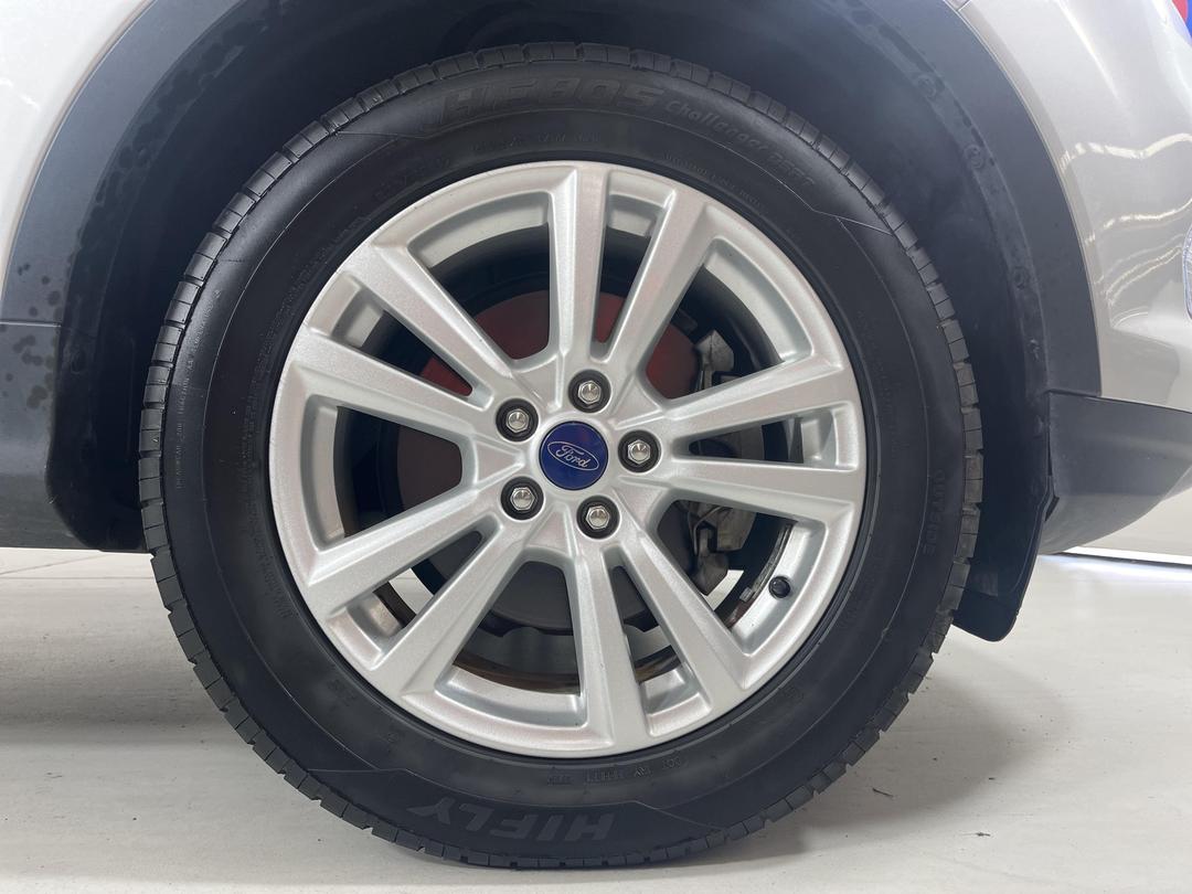 Photo '9' of Ford Escape