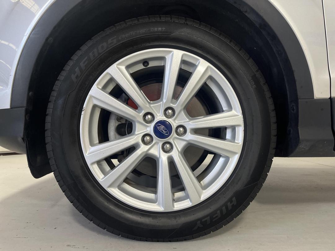 Photo '10' of Ford Escape