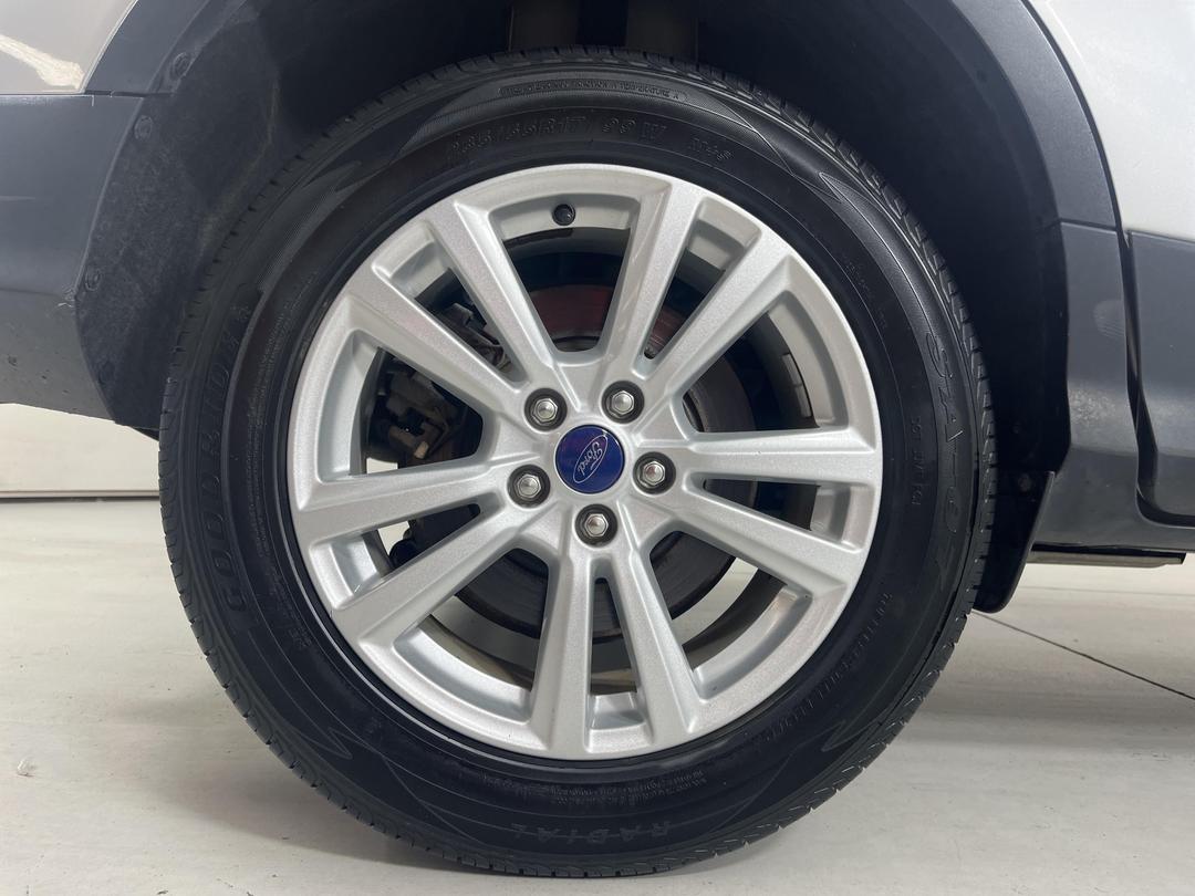 Photo '12' of Ford Escape