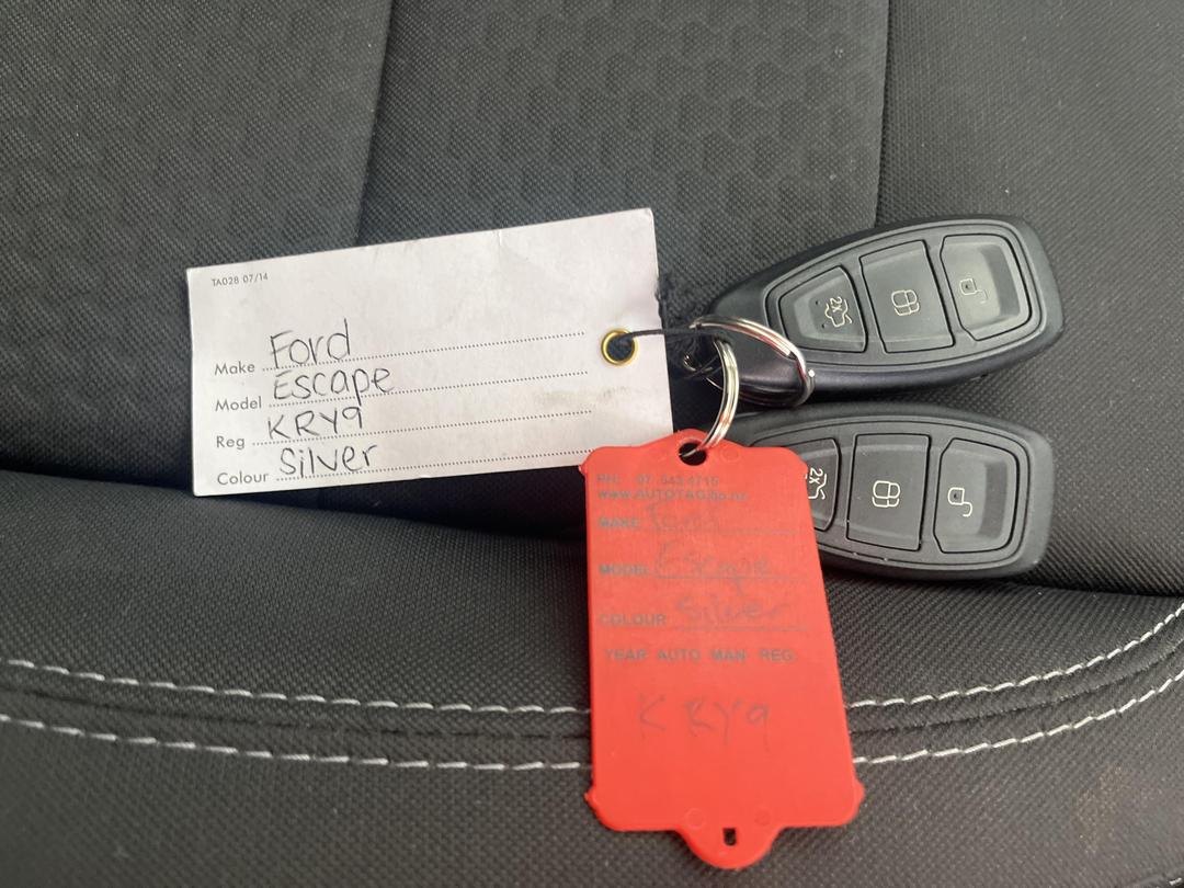 Photo '22' of Ford Escape