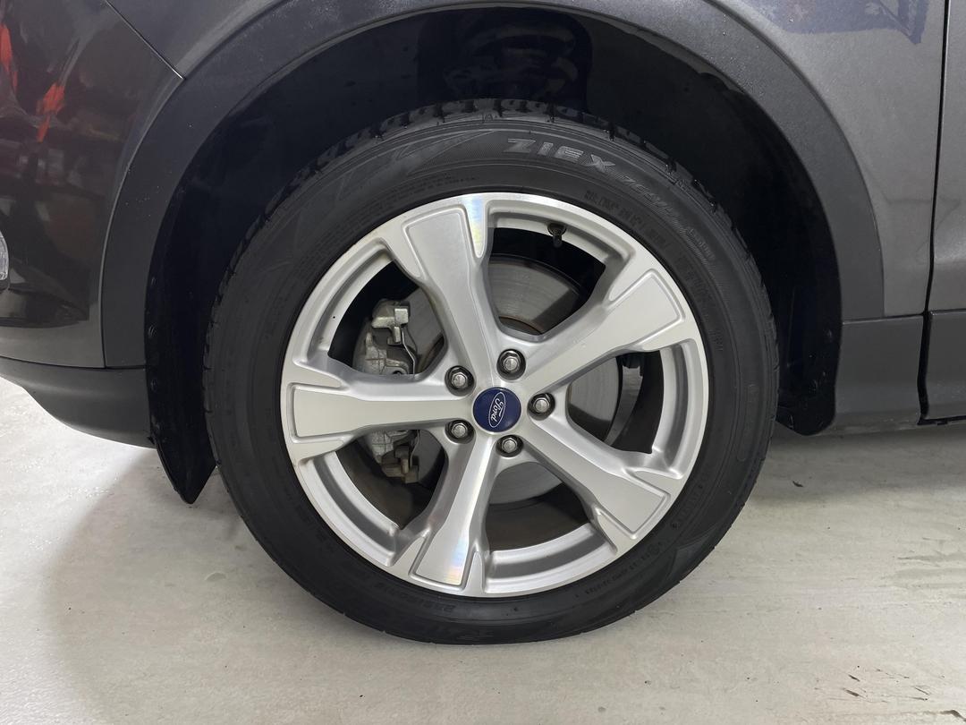 Photo '10' of Ford Escape