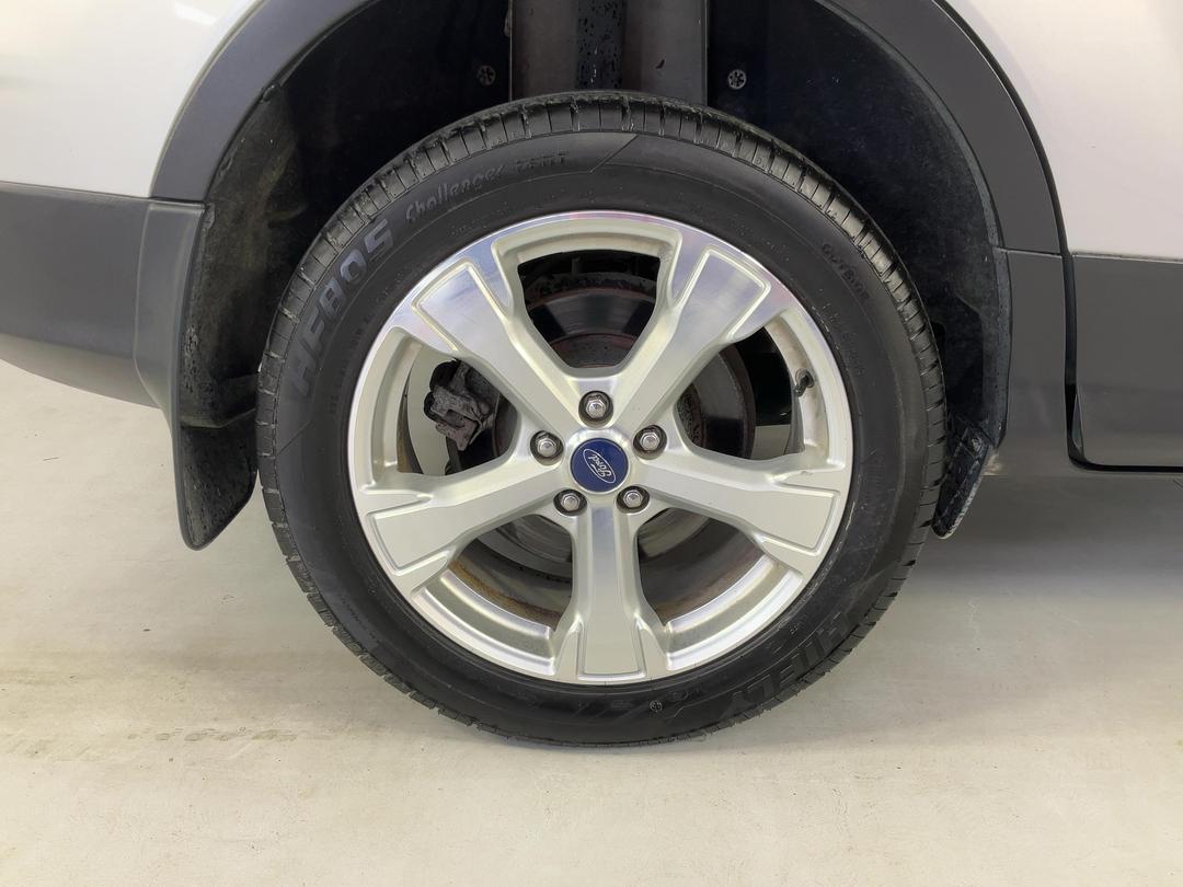 Photo '12' of Ford Escape