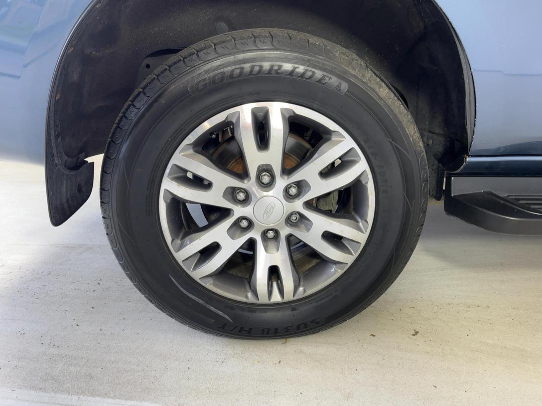 Photo '12' of Ford Everest