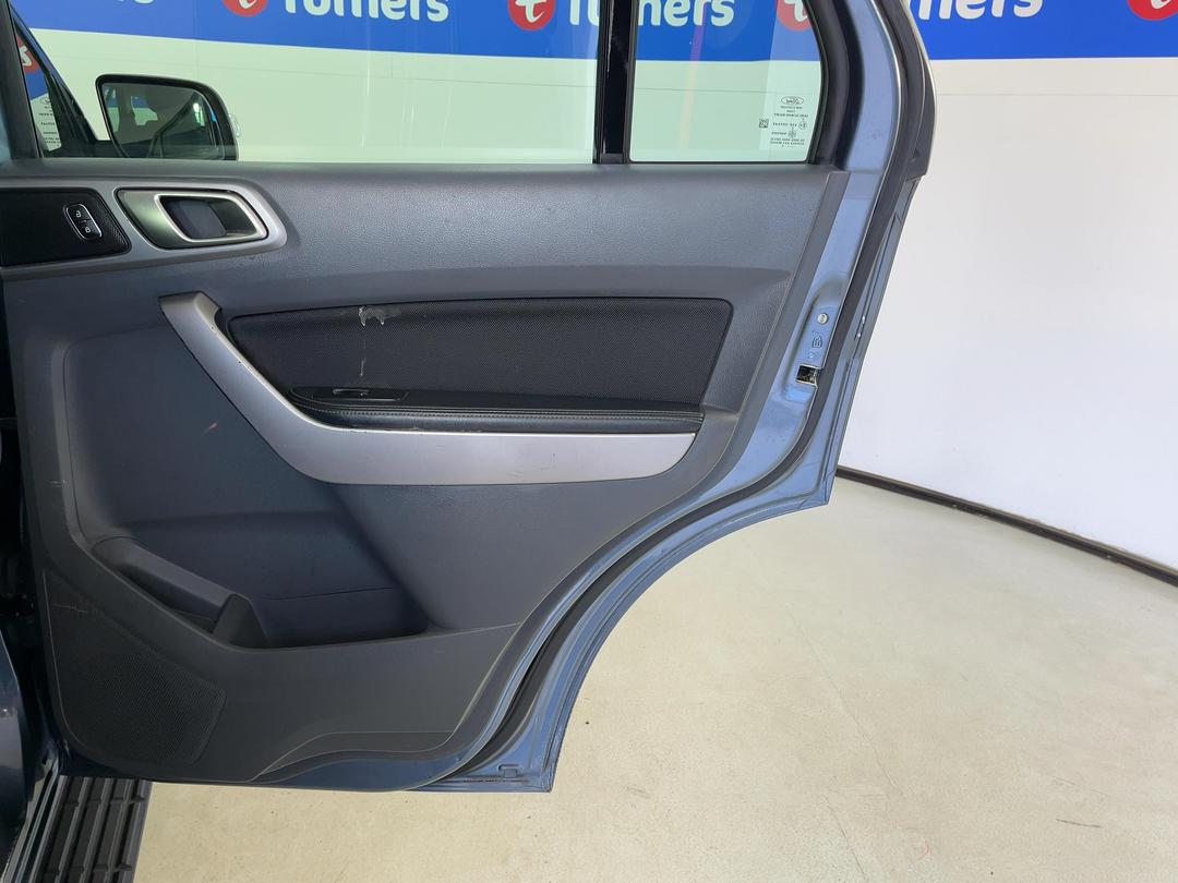 Photo '19' of Ford Everest