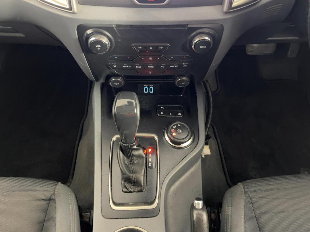 Photo '18' of Ford Everest