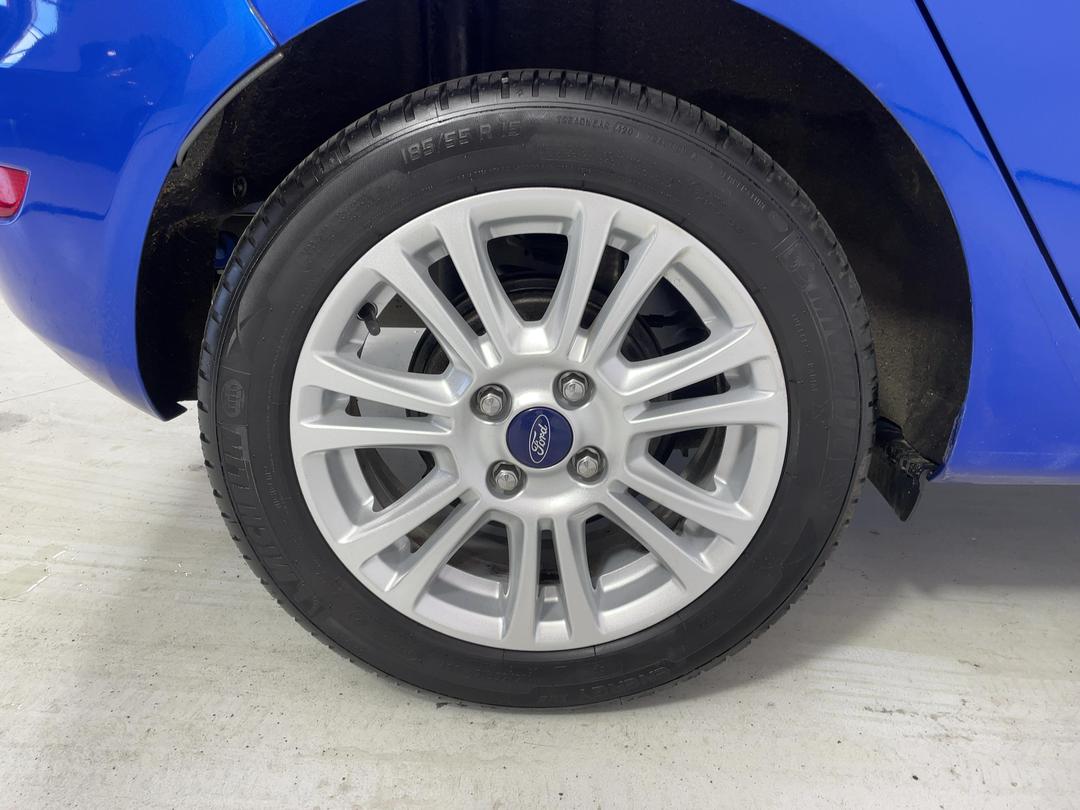 Photo '12' of Ford Fiesta